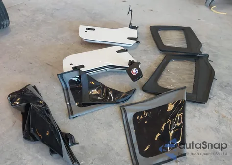 1990 Jeep Wrangler / Yj S z USA, uszkodzony, nr VIN 2J4FY19E3LJ506965